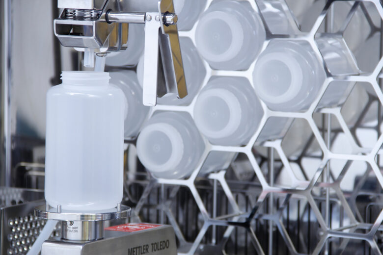 Nestlé - Baby milk filling by Comecer