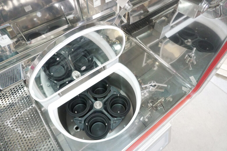 Cell culture isolator line with VPHP generator - Integrated centrifuge