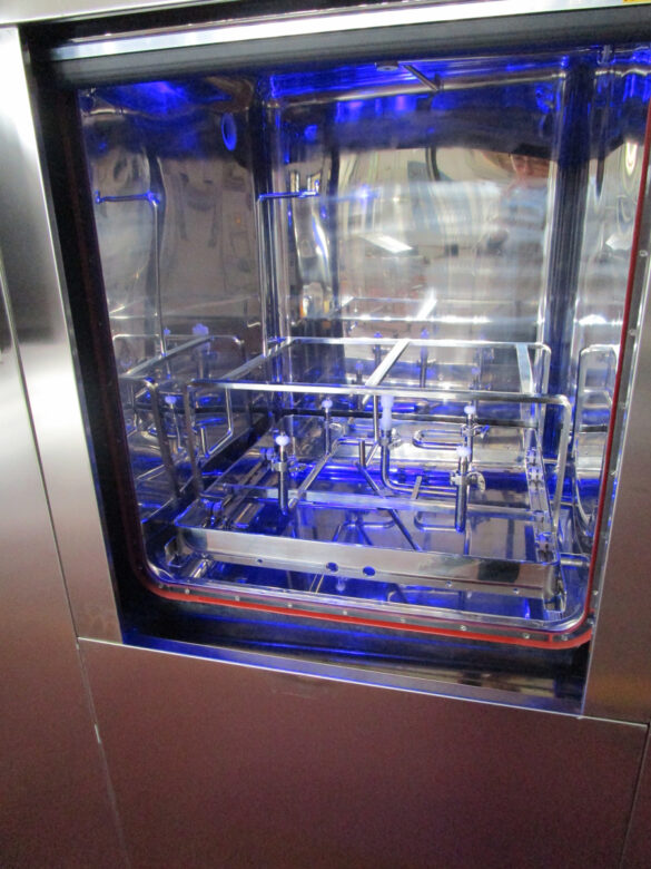 DLV - Washing & Sterilizing Machine - Internal view