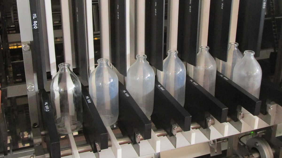 COMECER - DF Pharma - Lavatrice lineare per ampolle e flaconi LF800