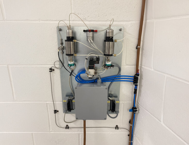 COMECER - PETswitch - Wall installation